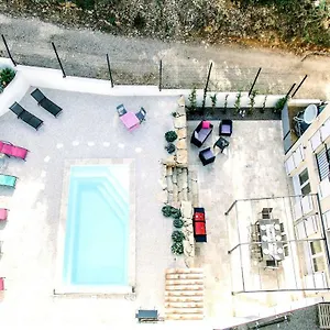 Marie - Provence Côte D'azur Hébergement de vacances